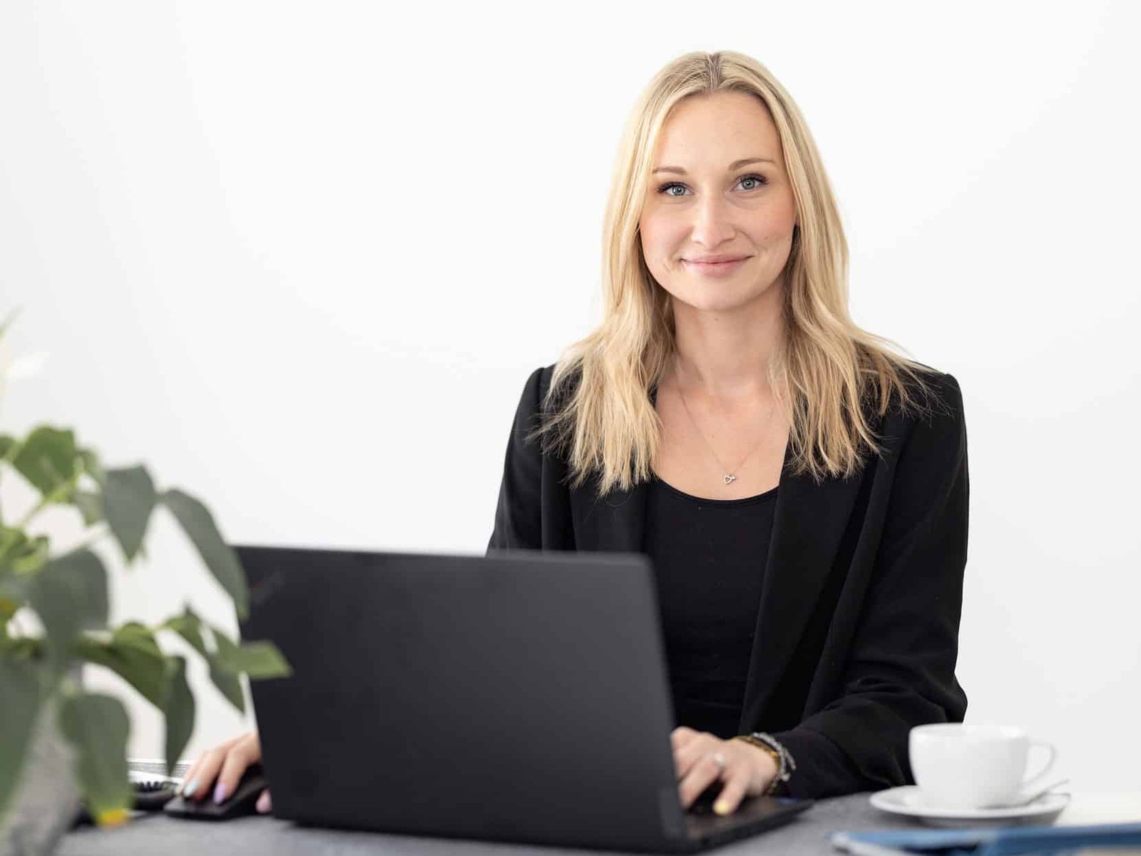 vanessa weisel 3 | Notar Dirk Höfinghoff